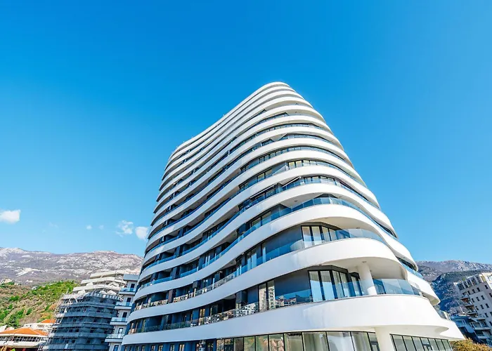 Luna Skyline Sea View Apt